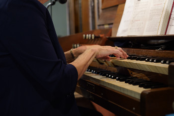 Antoinette Perry's hands playing the organ